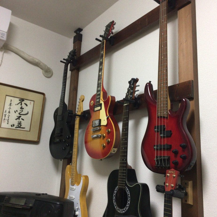 How to hang a guitar on the wall without drilling/no screws