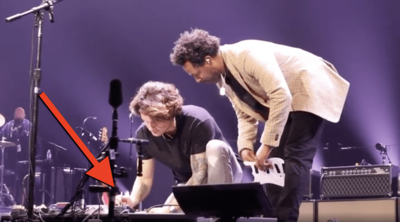 John Mayer signs a fan's Klon Centaur pedal